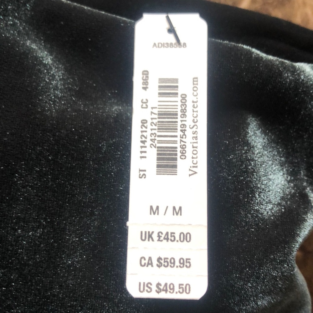 Stunning Velvet - Picture 6 of 7